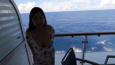 Outdoor blowjob on cruise boat with young busty Asian - sunporno.com - China