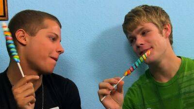 Young and naughty twinks Anthony Evans and Blade Woods breed - drtuber.com