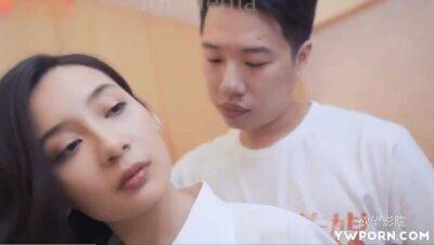 Domestic AV plot of the beautiful young gentle stepmother comforting the love-lost - porntry.com - China