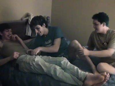 Young gays amateur Try as they might, the dudes can't - drtuber.com