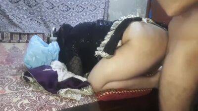 Desi Indian Aunty Ko Young Tailor Ne Choda Hot Desi Girl Sex Video - upornia.com - India