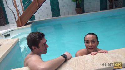 Aventuras sexuales in a private pool: POV reality with young Czech cutie - sexu.com - Czech Republic