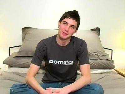 Young amateur Paul jerking off and fingering his horny ass - drtuber.com