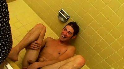 Young homo cums after getting ass plowing by pissing jock - drtuber.com